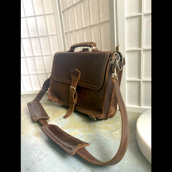 SOLD- Saddleback Leather Company Messenger Briefcase with Lifetime Warranty - Picture 3 of 11